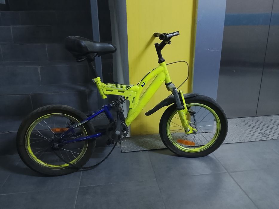 Велику 3 года б/у тормоза не работают. Два колеса лопнуты. А так всё н