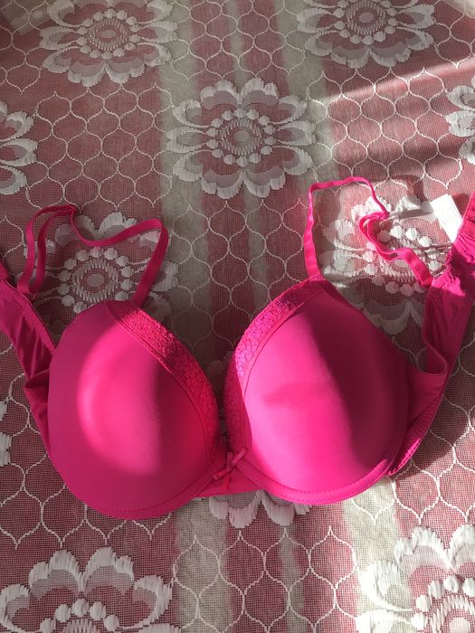 Sutiene noi Secret Possessions numarul 85C.