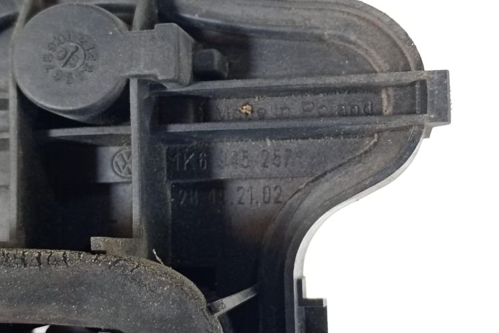 Soclu  Stop Stanga  1K6945257 Volkswagen VW Golf a 5-a generatie