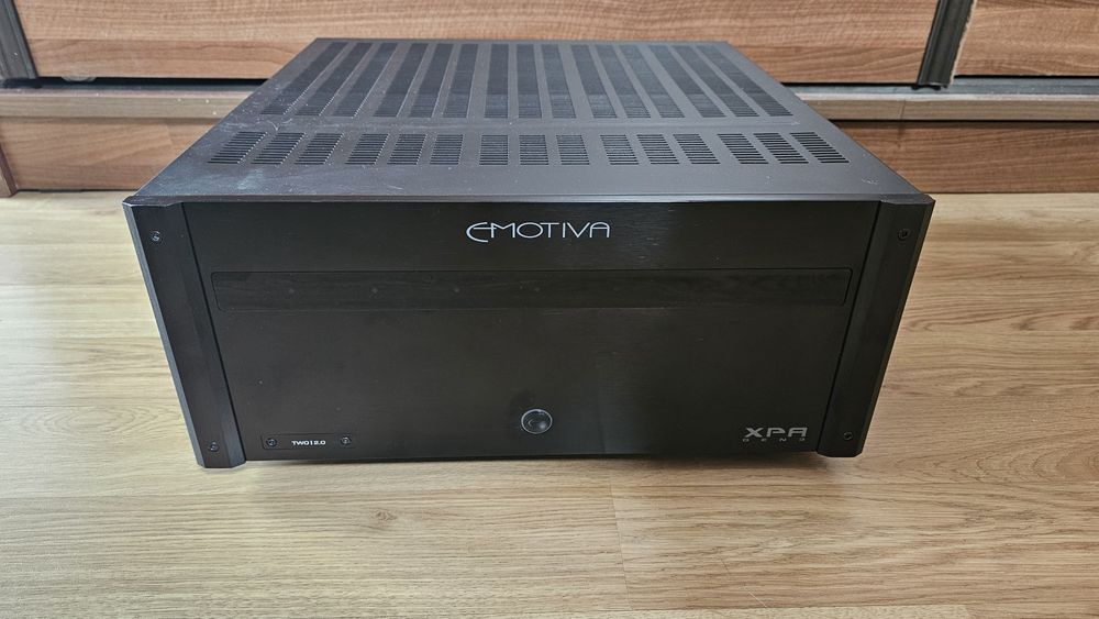 Vând Amplificator stereo Emotiva XPA-2 Gen 3; 2 x 300w/8 ohm