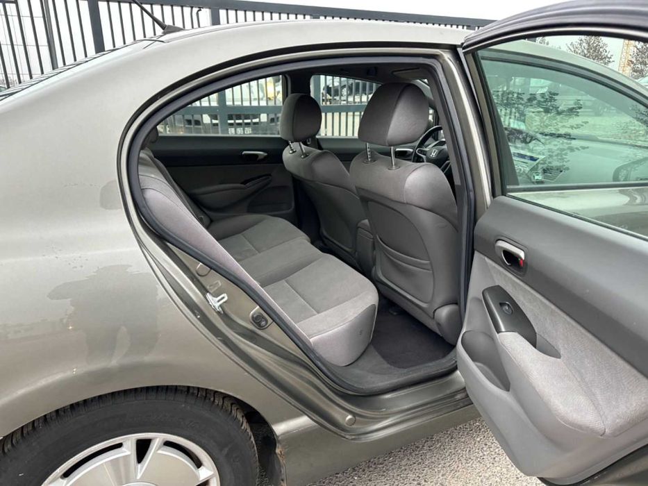 Inchirieri auto masina Rent a Car Honda Hybrid cutie Automata