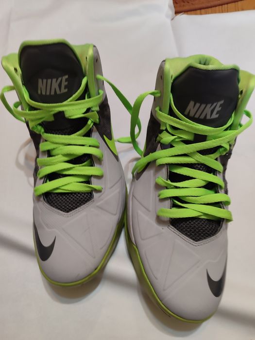 Adidași Nike nou nouți