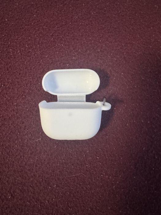 Husa noua airpods 4  culoare alba