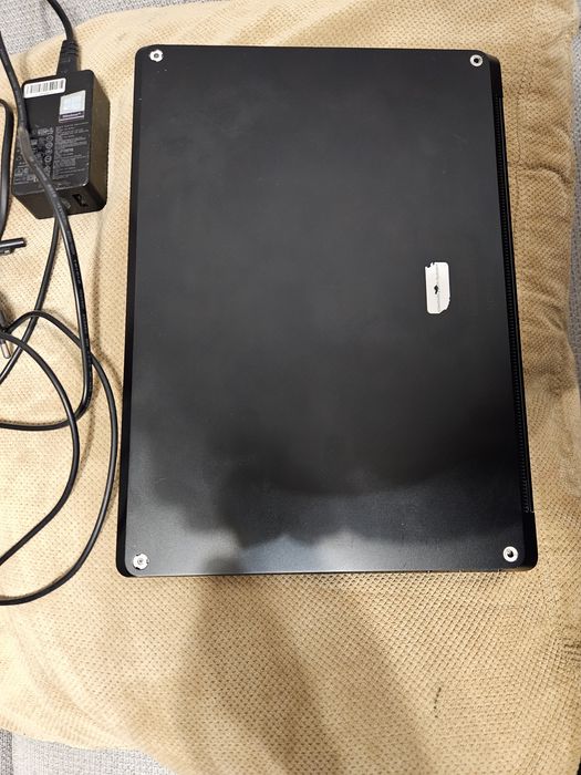 Лаптоп Microsoft surface 4, не работрща батерия