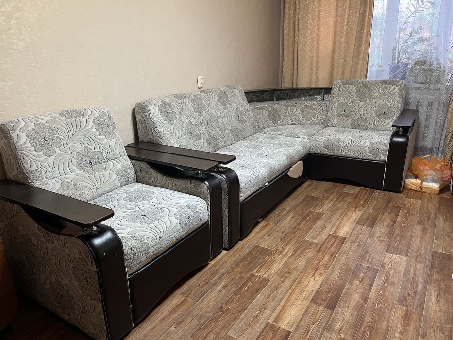 Продается диван и 2 кресла