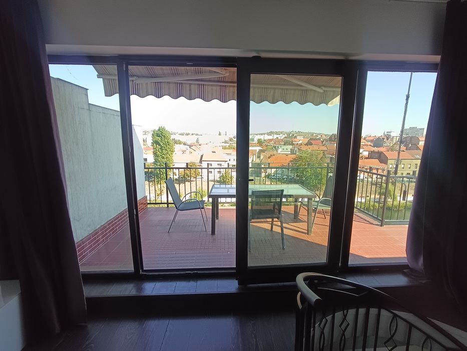 Dau in chirie apartament tip penthouse