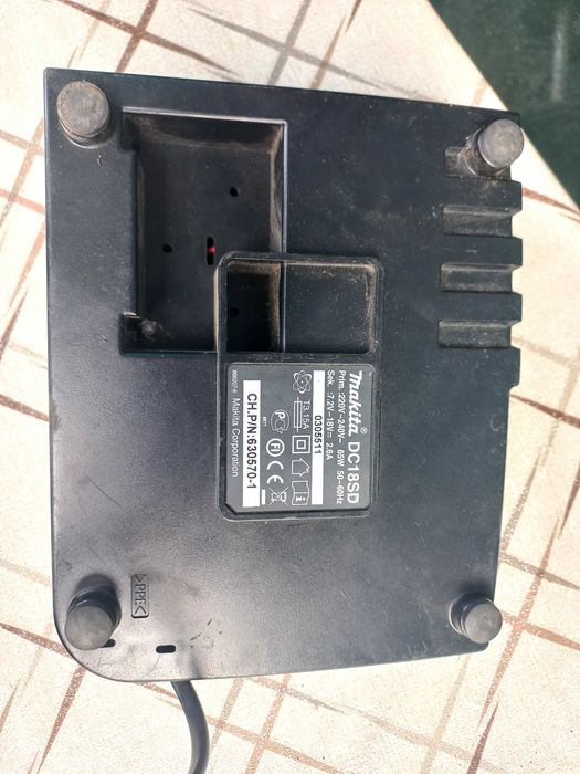 Зарядно за батерии Makita DC18SD