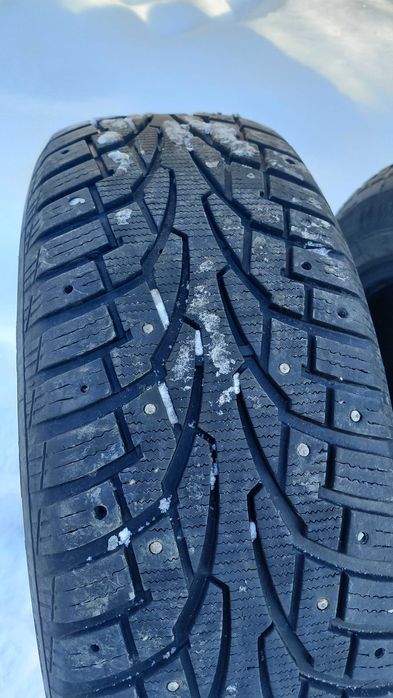 Шины  зимние 225/65/17