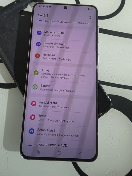 Samsung s21 plus crăpat usor fata spate funcționează impecabil.