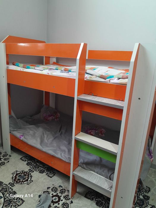 Болалар кравати сотилади