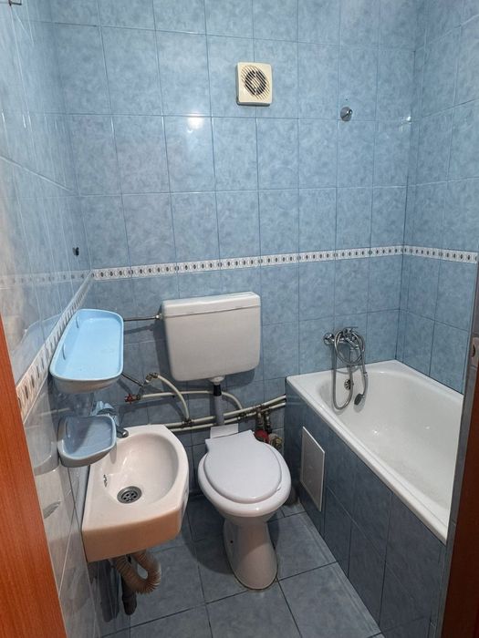 Dau în chirie garsoniera
