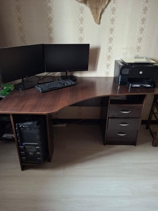 Продам Стол офисный