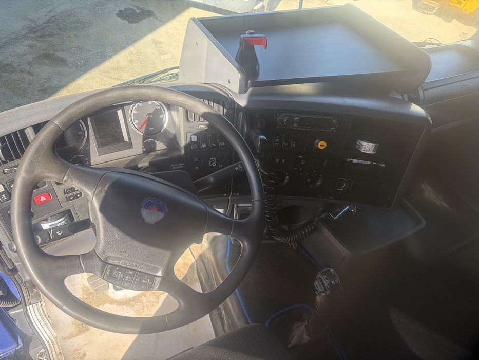 Vand scania basculabila pe 3 parti 4x2