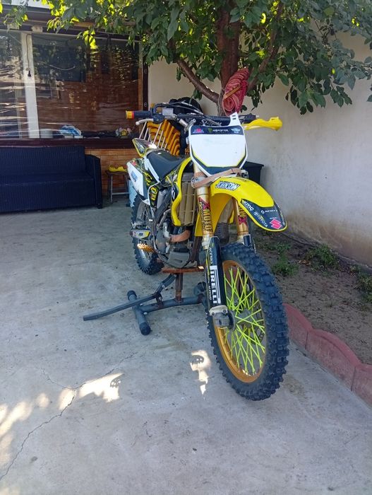 Schimb rmz 250 cu motor de stradă