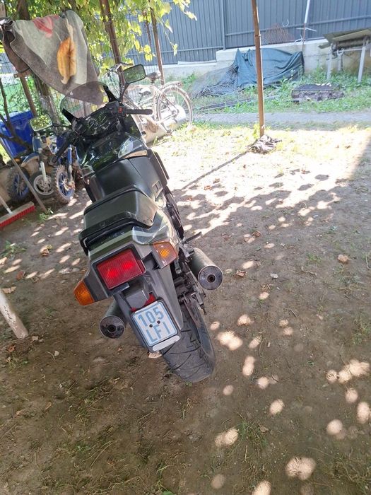 Kawasaki gpx600.