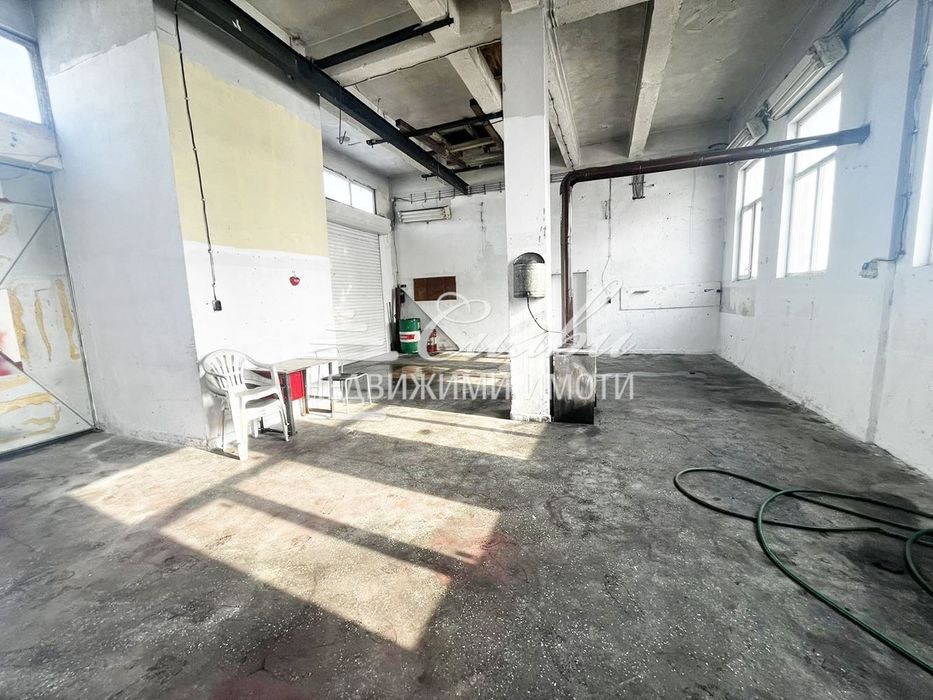Дава се под наем Промишлена сграда в Шумен, Тракия - 176 кв.м за 520.2 € - Снимка #1