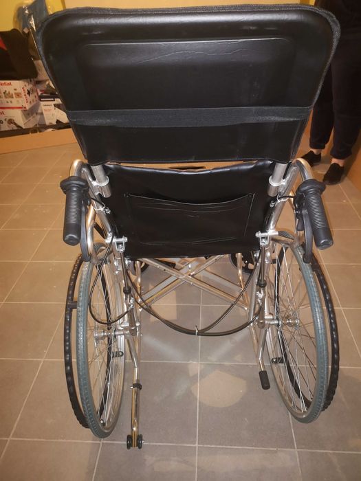 Scaun cu rotile, pliabil, cu vas de toaleta / WC, max. 100kg