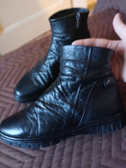 Дамски черни боти от естествена кожа