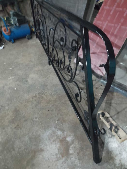 Врати, парапети и други изделия от желязо