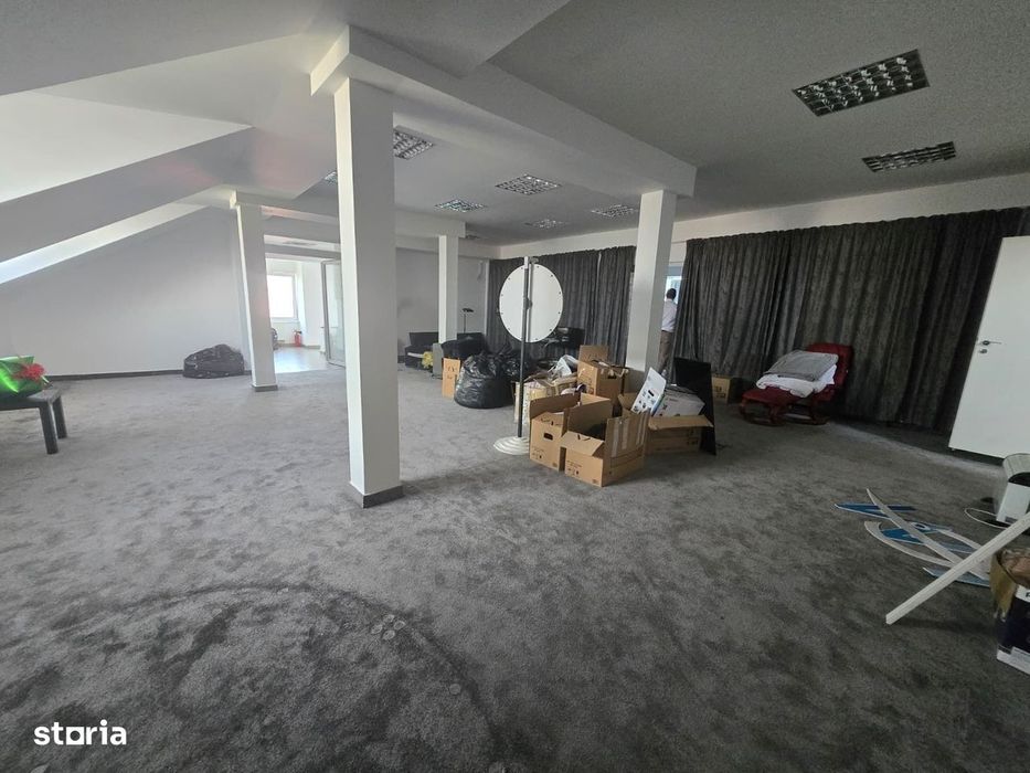 Casa individuala 3 nivele, 12 camere, 6 bai, 10 parcare, Lipovei