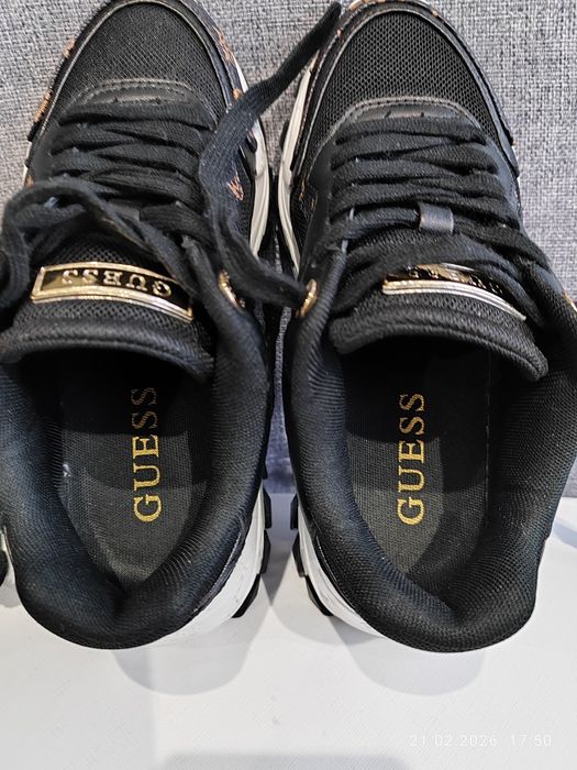 Маратонки Guess номер 35