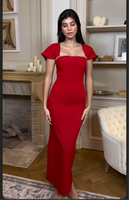 Красное вечерное платье