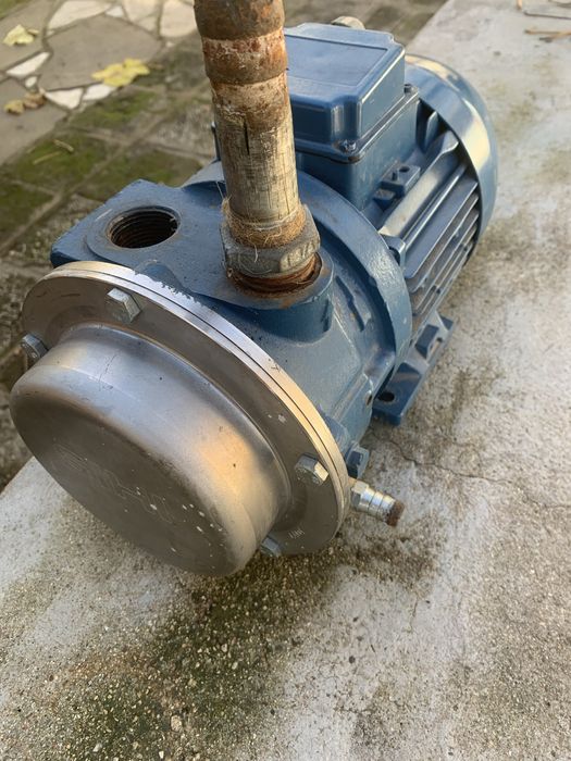 Помпа за восоко налягане почти нова с голям дебит и високо налягане