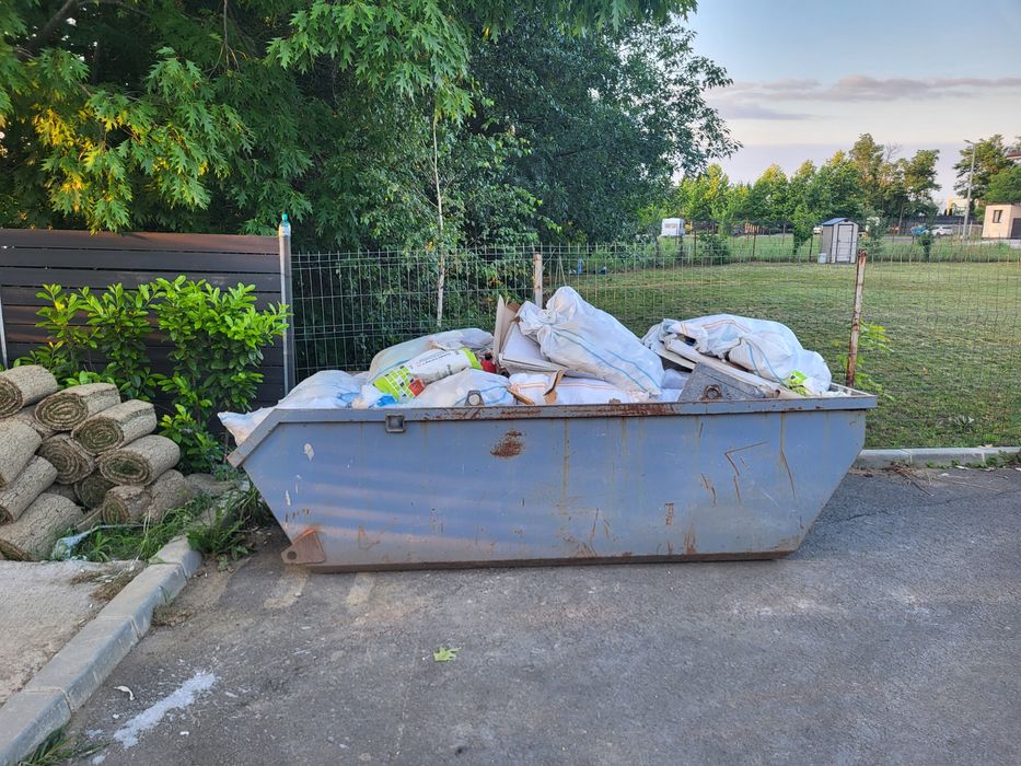 Inchirieri container moloz