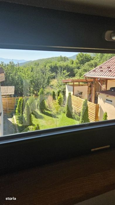 Casa moderna de inchiriat, cu garaj generos – Tocile, Sadu