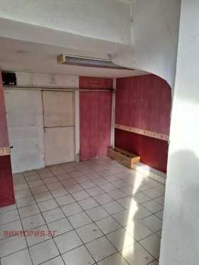 Продава се Магазин в Пловдив, Център - 18 кв.м за 2389 €/кв.м - Снимка #1