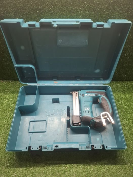 Такер на Makita BST221