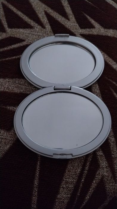 Нови чехли 37 номер с подарък двойно огледалце