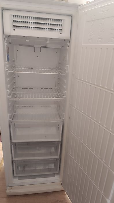 Indesit морозильник