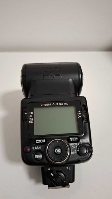 Nikon D 7000 + светкавица Nikon SB 700