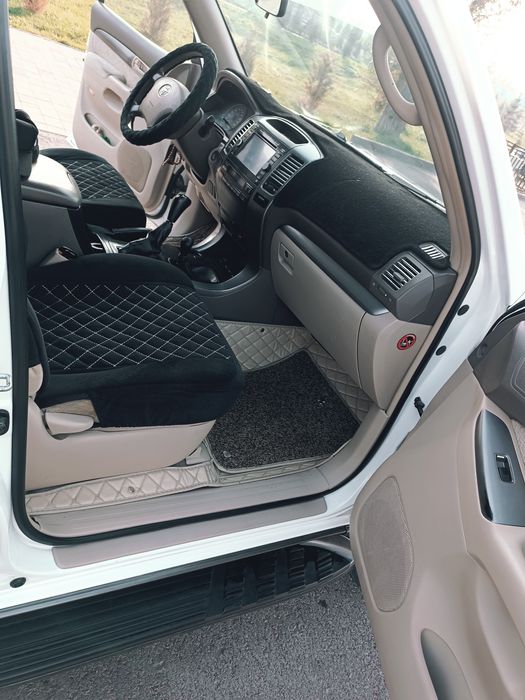 Тойота Прада белый жемчук СРОЧНО