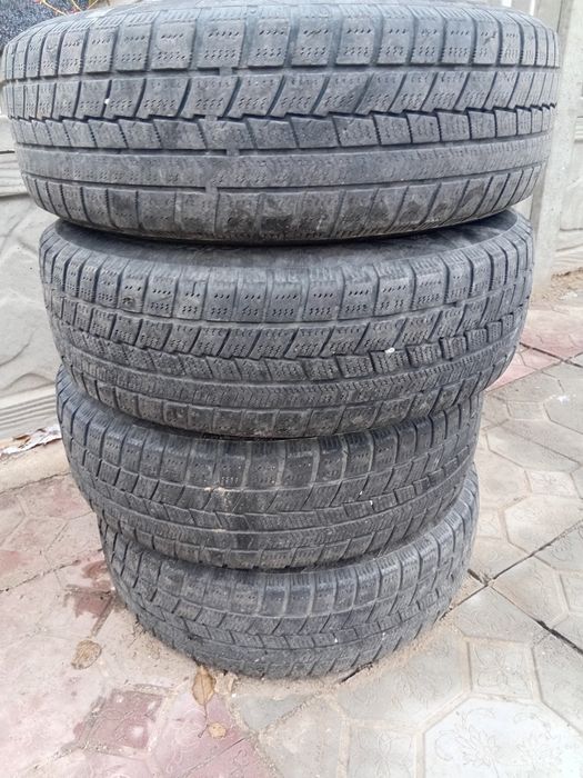 Продам диски с резиной зимние