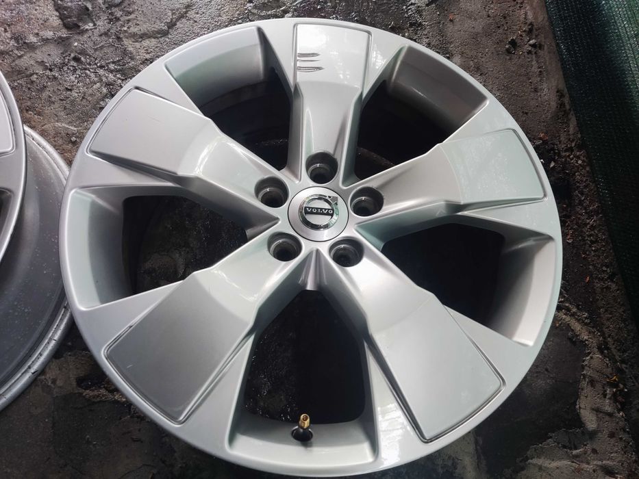Волво 18 цола 5x108 оригинални лети джанти - 5х108 Volvo XC40 .