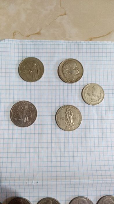 Продаются монеты разные и юбилейные рубли.