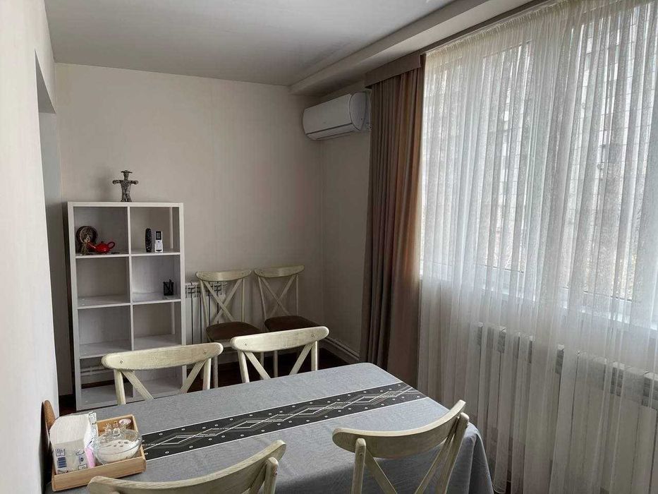 R1 Сдаётся квартира 2/2/5 на ул. Садык Азимова! Ор-р Эфенди кафе