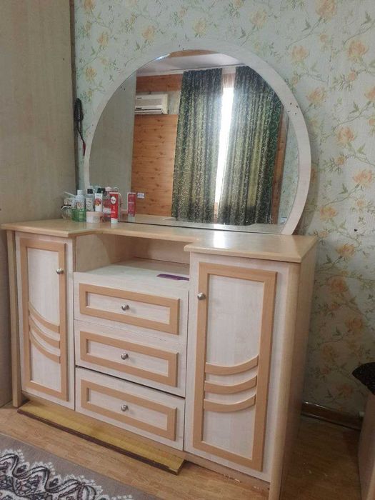 Продается трюмо продается