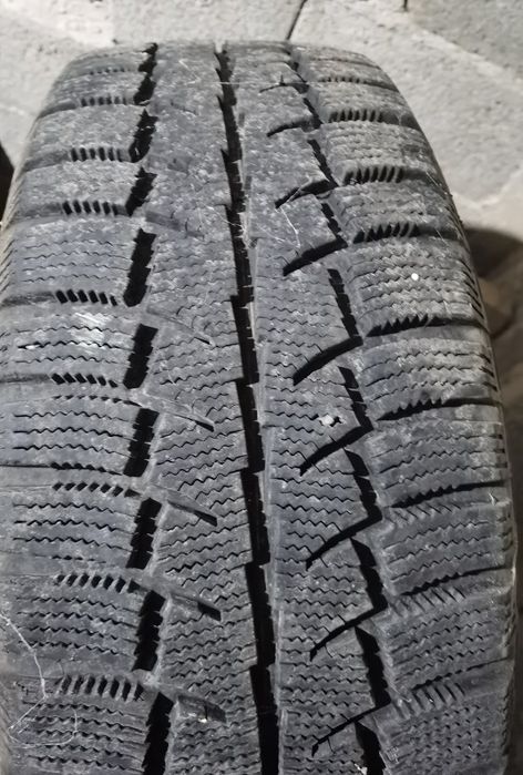 Vând 4 cauciucuri iarnă cu tot cu jante tabla