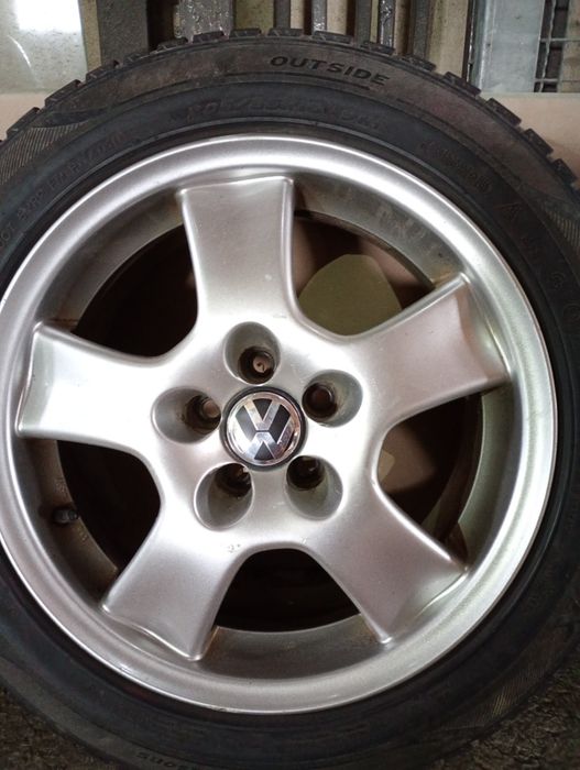 VW GOLF 4 джанти със зимни гуми 205/55/16 7,5 J ET35 5x100 цо56,6