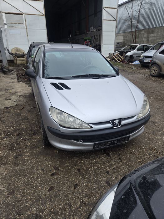 Пежо 1.4 безнин НА ЧАСТИ