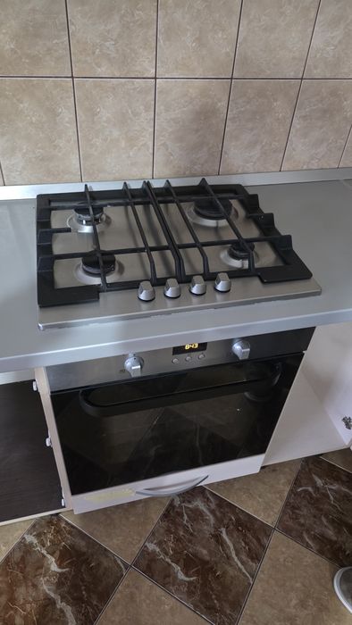 Cuptor electric Zanuss si Plita Gaz