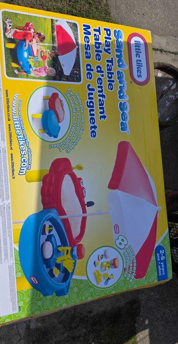 Masuta de joaca cu apa, nisip si umbrela - Little Tikes