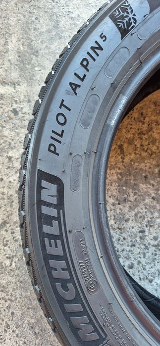 4 anvelope iarna Michelin 215/55/18.Pretul este pe bucata.