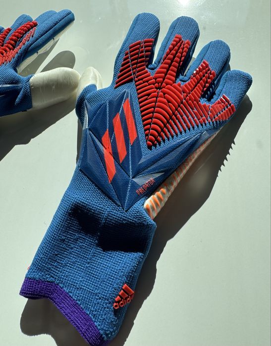 Вратарские перчатки Adidas Predator Pro