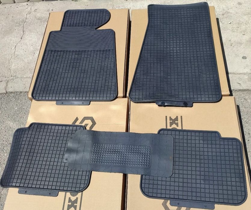 Полики резиновые BMW E34. Новые.