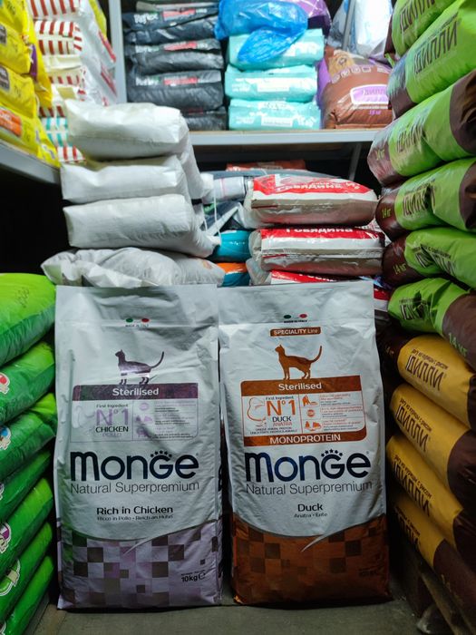 Корма для собак и кошек.