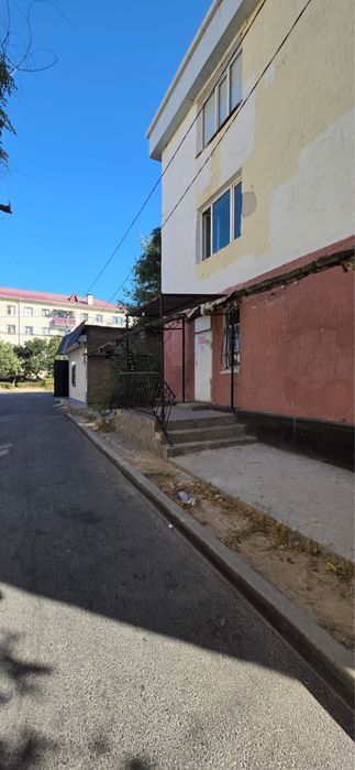 Сдаётся магазин в аренду возле площади.
